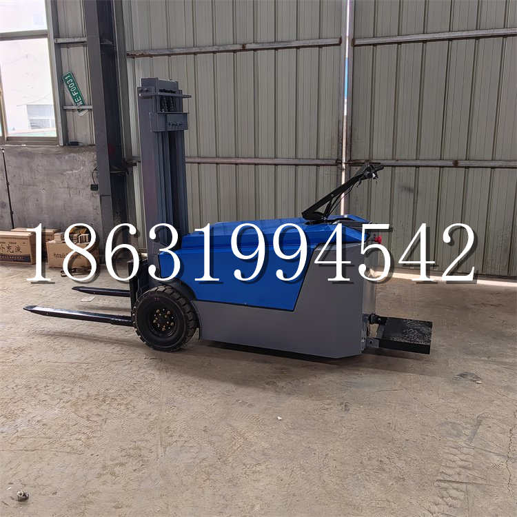 喀喇沁左翼蒙古族自治县全电动叉车插腿式堆高车液压装卸车1.5吨升高小型站驾式铲车